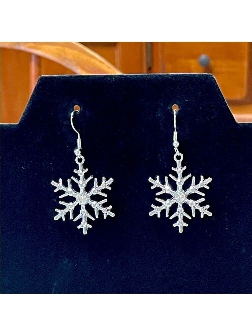 Silver Tone Snowflake Dangle Earrings Rhinestone Accents New - Picture 4 of 5